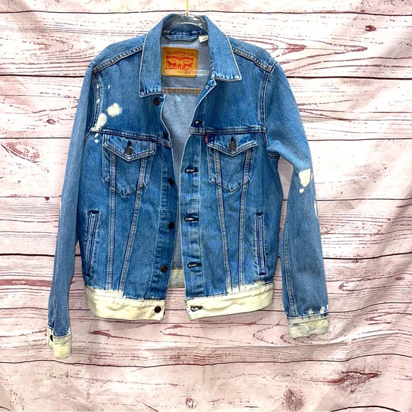 Levi's Men's Jean Trucker Jacket Bleach Denim Pockets Logo Size Small - Picture 1 of 3
